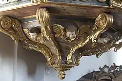 Engelsköpfe an der Unterseite des Kanzelkorbs