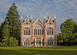 Vorder- und Rückseite des Gotischen Hauses.