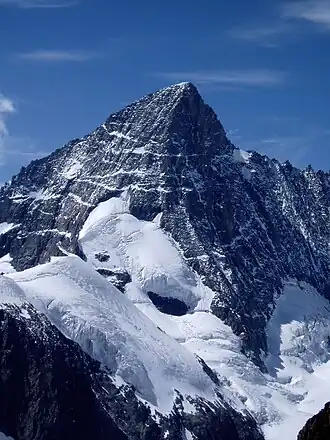 Grosses Grünhorn mit Ostwand von der Finsteraarhornhütte gesehen (Südosten)