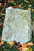 Grabstein aus dem 19. Jahrhundert vom alten Gutsfriedhof