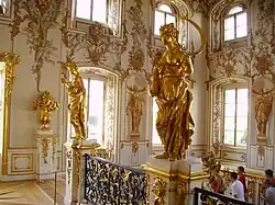 Große Treppe in Schloss Peterhof, bei Sankt Petersburg