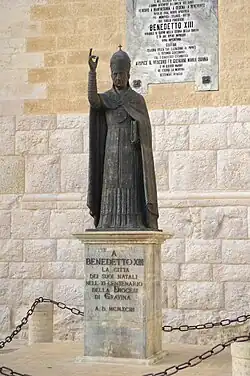Denkmal für Papst Bene­dikt XIII. in Gravina