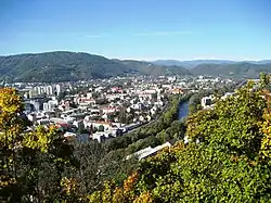 Blick vom Schloßberg Richtung Norden: Links Plabutsch mit Hubertushöhe, Bildmitte Ruinenberg mit Ruine Gösting, dann Admonter Kogel links der Mur; hinten die Gleinalpe