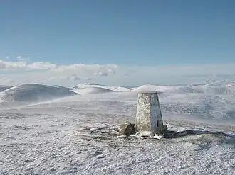 Trigonometrischer Punkt auf dem Green Bell mit Blick zum Randygill Top