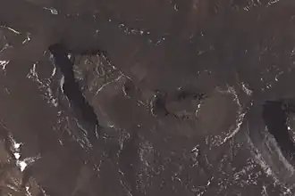 ASTER-Satellitenbild des westlichen Teils der Insel Range: links die Green, rechts davon die Canfield Mesa; links oben der Balham Lake