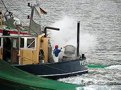 Kochen der Krabben auf einem Greetsieler Kutter