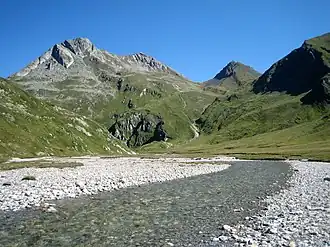 Blick nach Nordost, rechts hinten der Aufstieg zum Pass Diesrut