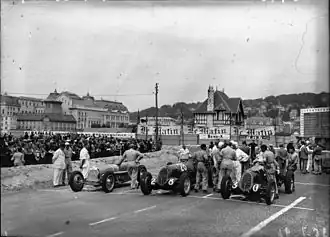 Startaufstellung des Deauville GP 1936, zwei Alfa Romeo 8C-35 in der ersten Reihe