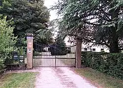 Eingang zum Schloss Milliassière