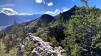 Großer Laber, in Bildmitte, neben Ettaler Manndl, rechts