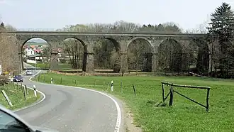 Viadukt Höllengrund von 1847 über das Wasser