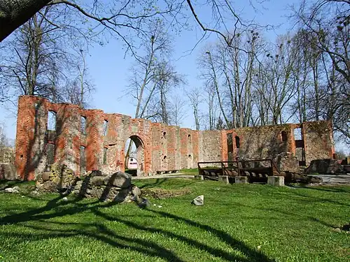 Geringe Mauerreste vor ihrer Rekonstruktion 2019 (2009)