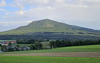 Großer und Kleiner Peilstein von Nordwesten (Pisching)