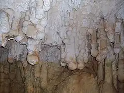 „Kugel“-Stalaktiten