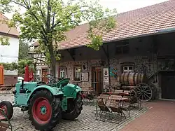 Westseite des Museumshofes mit der Gaststätte Kuhstall