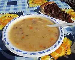 Grumbeersupp un Quetschekuche (Kartoffelsuppe und Zwetschgenkuchen)