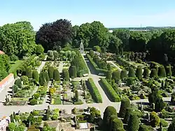 Dörflicher Friedhof in Schleswig-Holstein