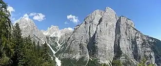 Der Croz dell’Altissimo mit dem Val di Seghe und seiner etwa 1000 m hohen Südwestflanke mit der Doppelspitze