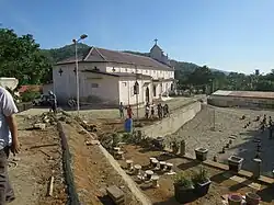 Die Kirche von der Rückseite aus gesehen