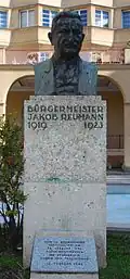 Büste Jakob Reumann im Reumannhof