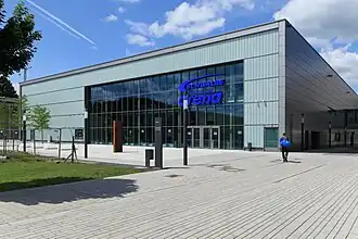 Eingang der Schwalbe-Arena am Heiner-Brand-Platz