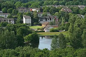 Blick über einen künstlichen See im Tweedbank Park