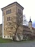 Blick auf den 1834 erbauten markanten Wohn- und Bibliotheksturm