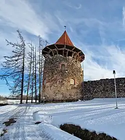 Kanonenturm nach der Sanierung mit Dach (2023)