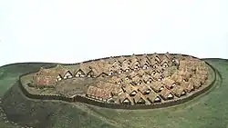 Hühnenburg bei Watenstedt: Rekonstruktion der Anlage auf einer Informationstafel