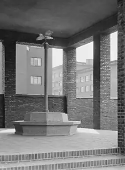 Granitbank mit Möwe von Ludwig Kunstmann