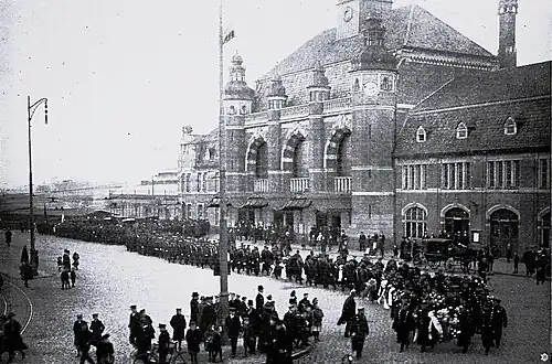 Abmarsch des Trauerzuges der Eisenbahnbeamten vom Bahnhof
