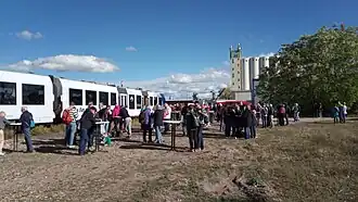 Verpflegung auf einer Exkursion in eine Industrielandschaft