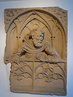 „Mann mit Kapuzenmantel“ (frühes 16. Jahrhundert) vom ehemaligen Rathaus