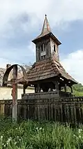 Holzglockenturm in Budiu Mic