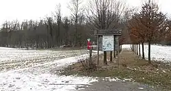 Besucherparkplatz am Rande des Hainholzes