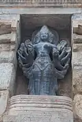 Ardhanarishvara-Statue an der Wand des Airavateshvara-Tempels