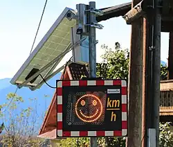 Solarbetriebene Geschwindigkeitsanzeigeanlage