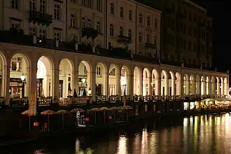 Alsterarkaden bei Nacht