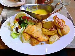 „Hamburger Pannfisch“ – in einer Gast­stätte in Hamburg