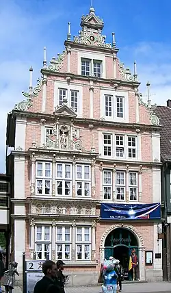 Leisthaus in Hameln im Stil der Weserrenaissance mit Volutengiebel (Ende 16. Jh.)