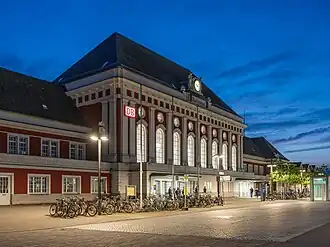 Empfangsgebäude und Vorplatz 2024