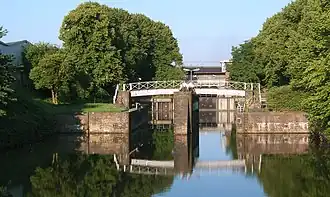 Die Kanäle des Hammerbrook sind mit einer Schleuse mit dem Oberhafen verbunden
