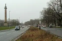Blick nach Süden mit Waterloosäule auf dem Waterlooplatz