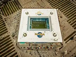 Draufsicht auf das umgebaute Hard Rock Stadium vor dem ersten NFL-Spiel (September 2016)