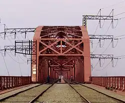 Einfahrt zur Brücke