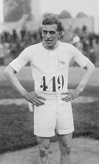 Harold Abrahams – Olympiasieger über 100 Meter von 1924 – 6,05 m/20.