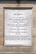 Inschrift-Tafel auf dem Hartig-Denkmal