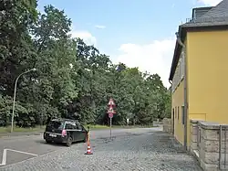 Hasenwäldchen an der Windmühlenstraße, rechts Teil der „Villa Sauckel“