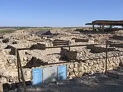 Stadttor mit drei Kammern