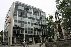 Haus Zentrum mit Schwarzmurerbrunnen